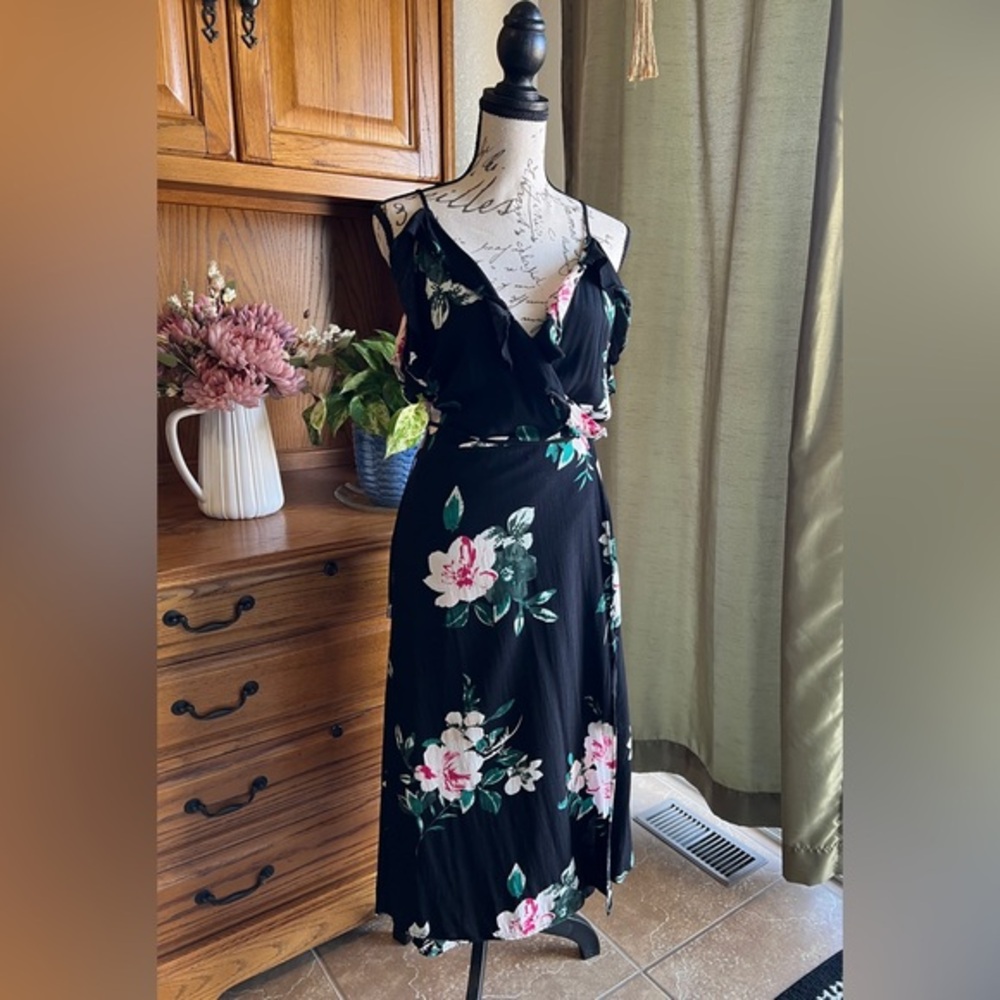 Dynamite Black Floral Wrap Dress Cold Shoulder Ruffle‎ Midi Women's Medium